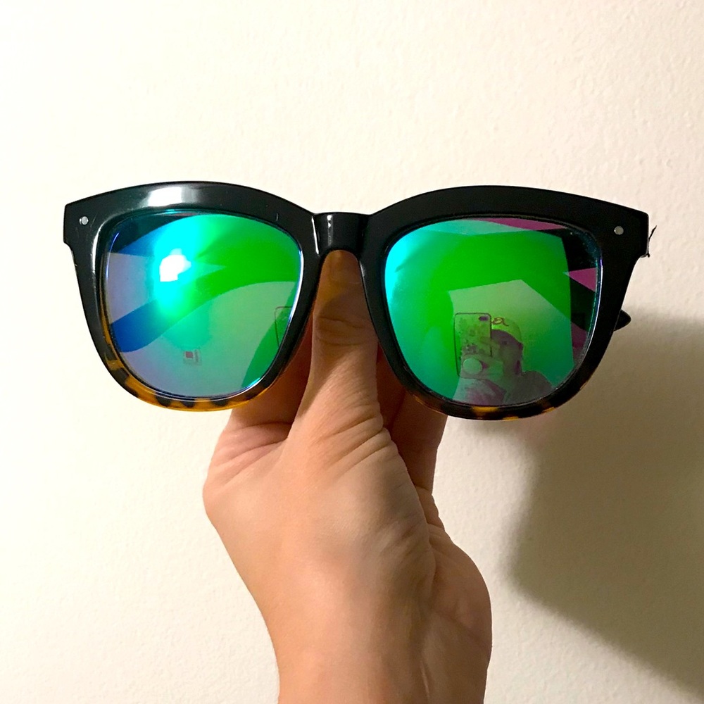 Quay Australia ‘Zeus’ mirrored sunglasses